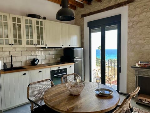 Kitchen or kitchenette, Dining area, Sea view