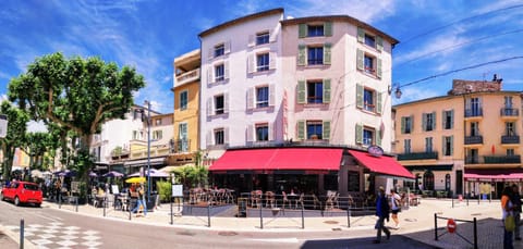 Property building, Facade/entrance, Neighbourhood, On site