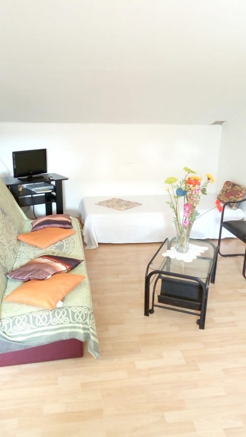 Appartement de 2 chambres avec vue sur la mer balcon amenage et wifi a Goyave a 2 km de la plage Condo in Petit-Bourg