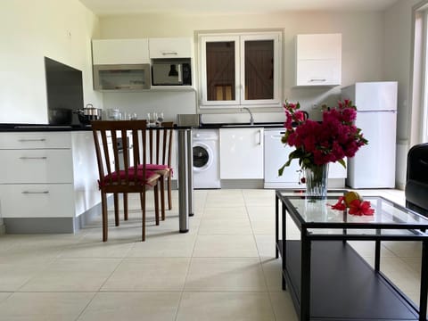 Kitchen or kitchenette, Seating area