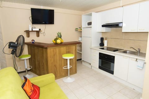 Appartement d'une chambre avec terrasse amenagee et wifi a Fort de France a 4 km de la plage Condo in Fort-de-France