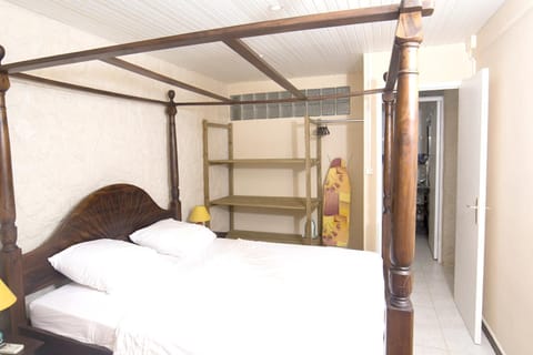 Appartement d'une chambre avec terrasse amenagee et wifi a Fort de France a 4 km de la plage Condo in Fort-de-France