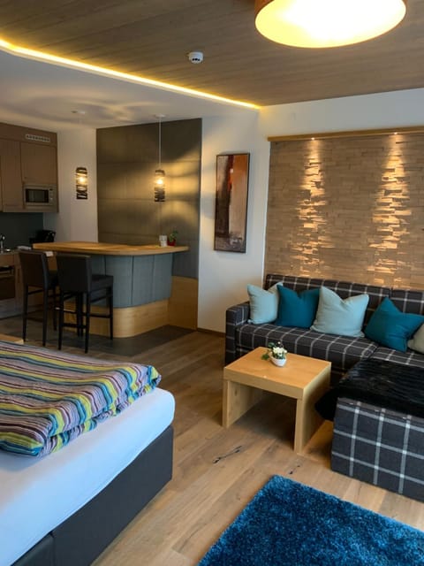 Bed, Kitchen or kitchenette, Living room, Seating area, Bedroom