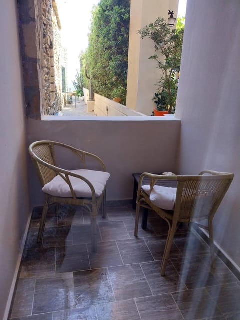 Patio, Day, Balcony/Terrace, Seating area