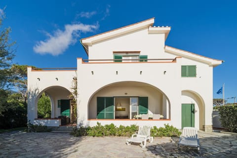 Property building, Patio, Facade/entrance