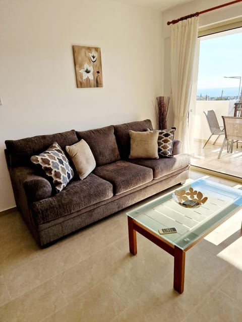 2 bedroom apartment E8 located pool level, sea view, FREE WIFI Condo in Peyia