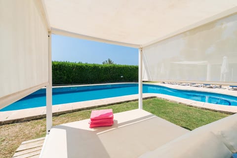 Day, Pool view, Swimming pool, sunbed, towels