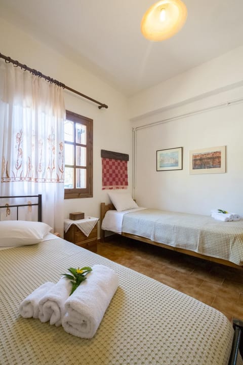 Traditional Family Cretan Home! House in Crete