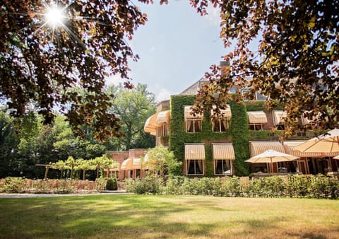 Property building, Restaurant/places to eat, Spring, Day, Natural landscape, Garden, Balcony/Terrace, On site, Meeting/conference room, Garden view