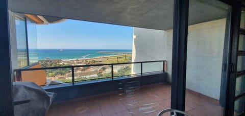Accommodation Front - Tastefully Furnished 6 Sleeper with Ocean Views Condo in Durban