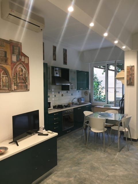 Nightclub / DJ, Dining area