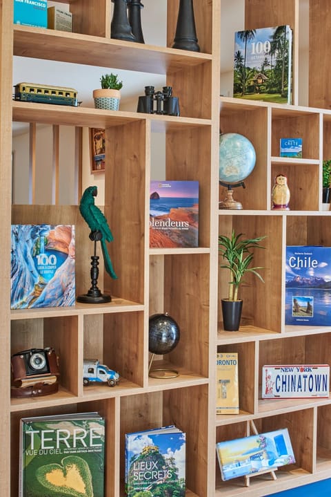 Library, Decorative detail