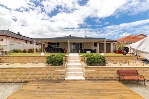 Waterfront Haven with your own private jetty House in Forster