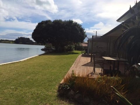 Absolute Waterfront Serenity Near Auckland Apartment in Waikato