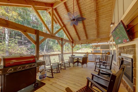 Blue Lagoon Cinema chalet Casa in Gatlinburg