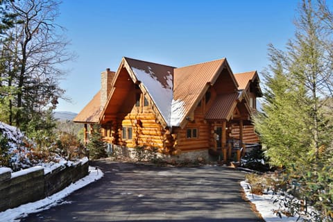 The Lodge of Gatlinburg cabin Maison in Pittman Center
