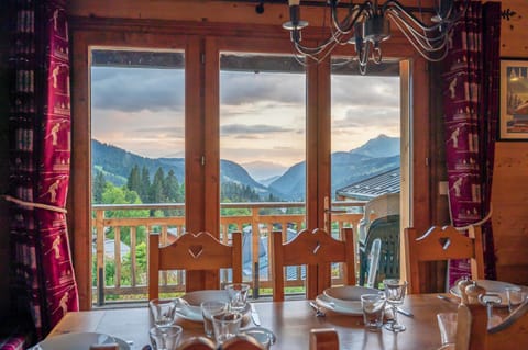 Dining area, Mountain view