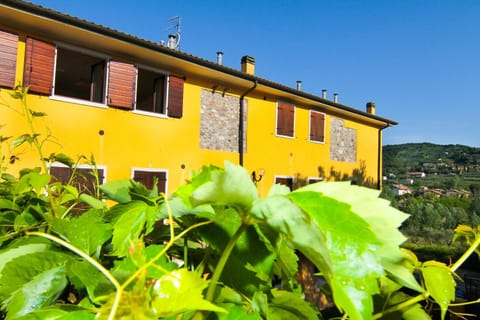 Residence Corte del Bosco Apartment hotel in Garda