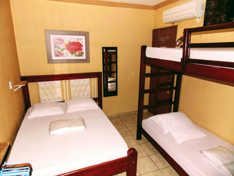 Kitchen or kitchenette, bunk bed