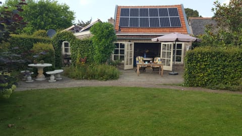 Facade/entrance, Garden