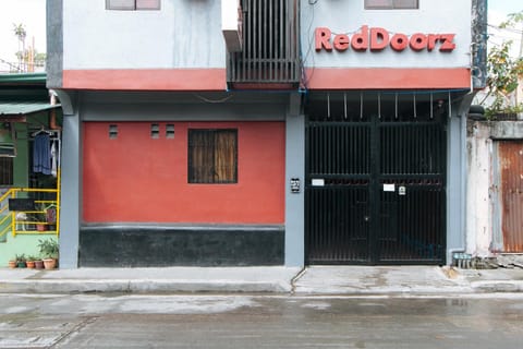 RedDoorz A&F C5 Pinagsama Taguig Hotel in Taguig
