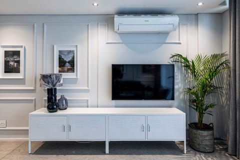 404 The Cosmopolitan, Sea Point Apartment in Sea Point