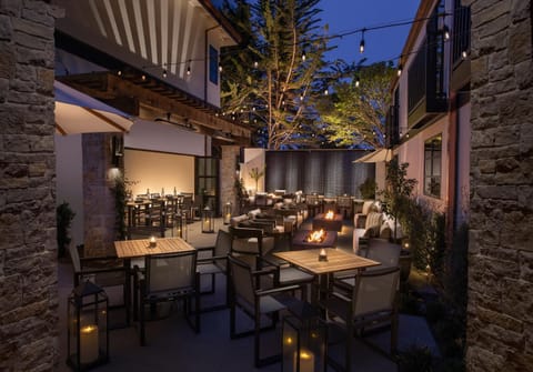 Patio, Restaurant/places to eat, Night