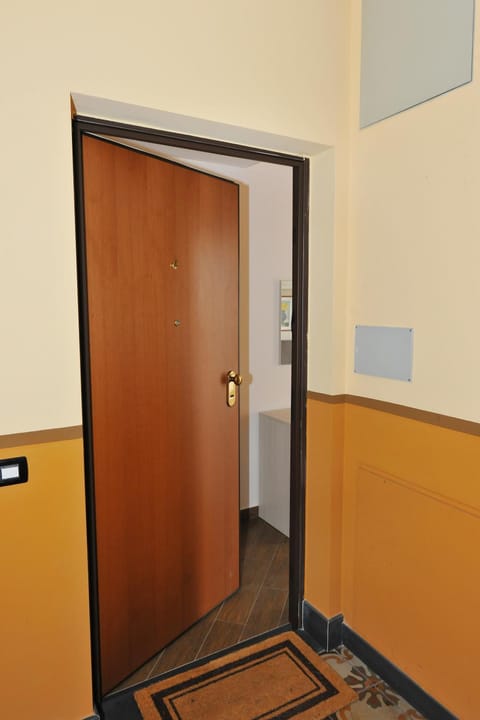 Casa Costa Outlet 4 Apartment in Lombardy