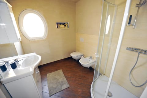 Casa Costa Outlet 4 Apartment in Lombardy