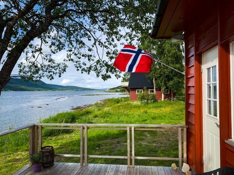 The Red Fjordhouse House in Troms Og Finnmark