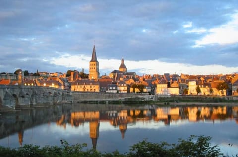 Nearby landmark, Neighbourhood, Natural landscape, City view