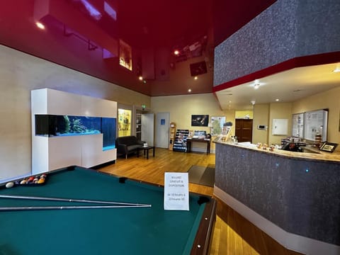 Billiard, Lobby or reception