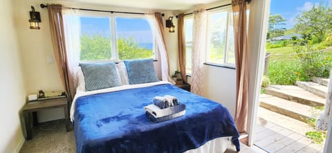 Sunrise Farm Cottage II - 180 Degree OceanViews Stargazing Whale Watching on Hamakua Coast Hawaii House in Big Island