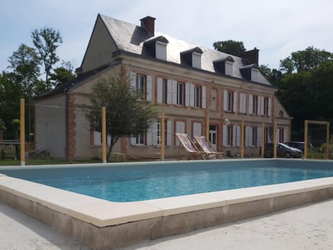 Property building, Day, Pool view, Swimming pool