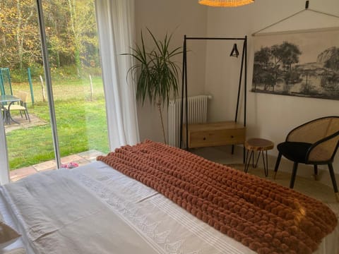 logement avec accès piscine House in Chaumont-sur-Tharonne