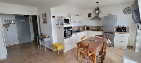 Kitchen or kitchenette, Dining area, dishwasher, oven, stove, toaster, kitchen