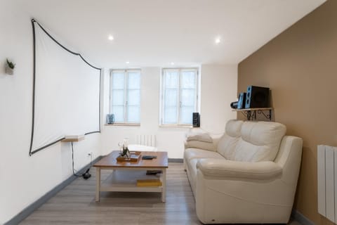 Appartement spa privatif et cinéma centre ville Apartment in Metz