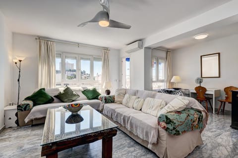 Bed, Living room, Photo of the whole room, Seating area, City view, air conditioner