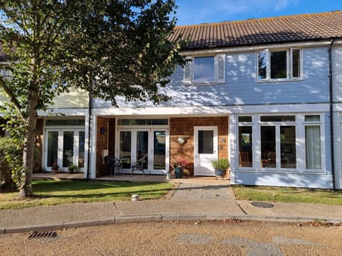 Property building, Facade/entrance, Garden