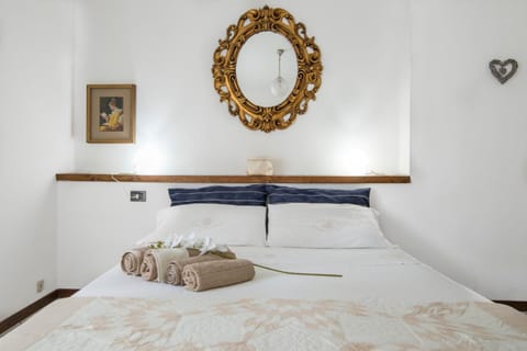 Bed, Decorative detail, Bedroom