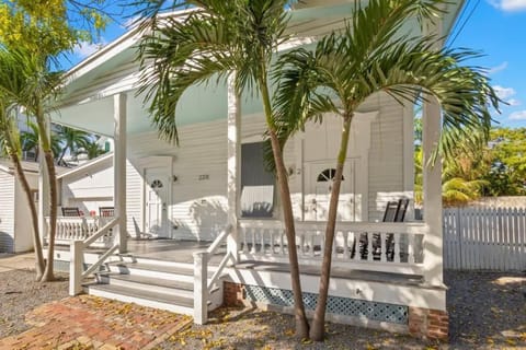 Mesa House, Dos -Unreal Location Apartment in Key West