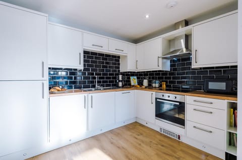 Upmarket 2-Bedroom and 2 Bathroom Flat with Allocated Parking Apartment in Sheffield