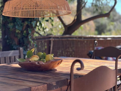 Day, Dining area
