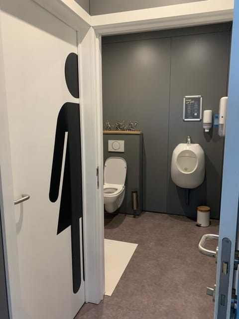 Toilet, Lobby or reception