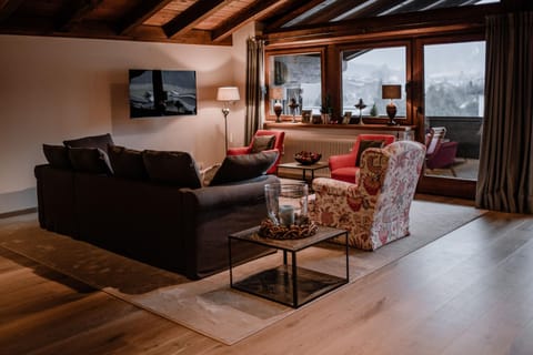 TV and multimedia, Balcony/Terrace, Living room, Photo of the whole room, Seating area, Mountain view