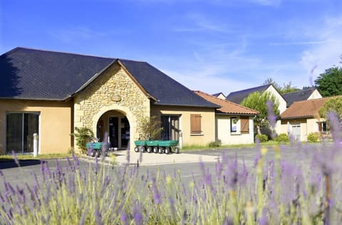 Résidence Odalys Le Hameau du Moulin Campground/ 
RV Resort in Montignac