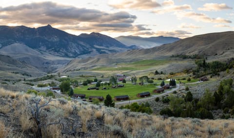 Twin Peaks Guest Ranch Nature lodge in Salmon River