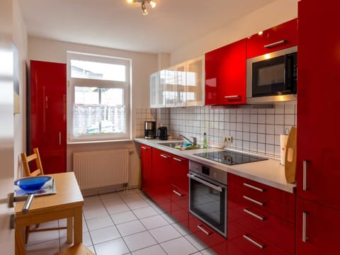 Kitchen or kitchenette, Dining area, dishwasher, minibar, pet friendly, stove