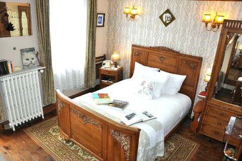 Bed, Photo of the whole room, Decorative detail, Bedroom