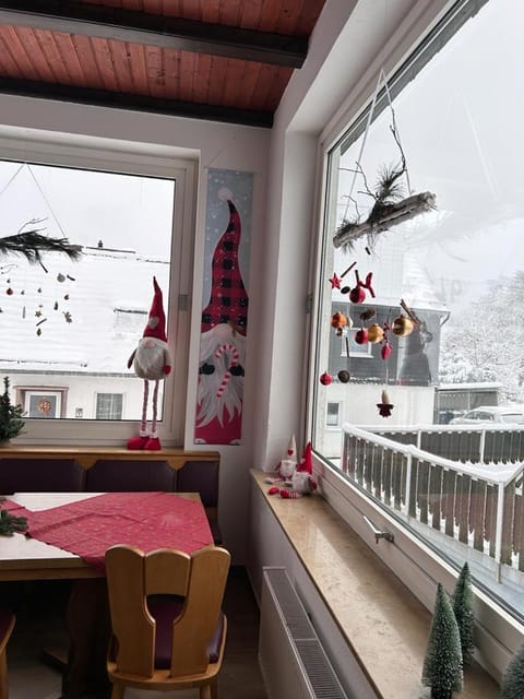 Ferienhaus Astenblick - Ideal für Weihnachtsfeiern und Familienfeiern bietet Schlafplätze für bis zu 35 Personen House in Winterberg